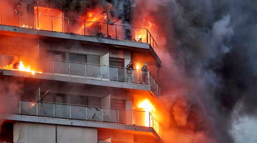 Notiprensa DigitalIncendio de dos edificios en España: Cuatro muertos y ...
