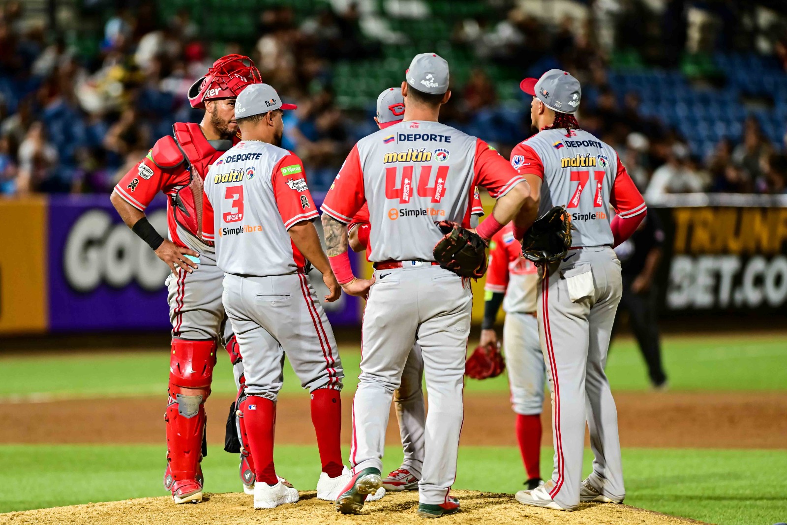 Notiprensa DigitalBravos emboscó a Cardenales y se quedó con el duelo ...